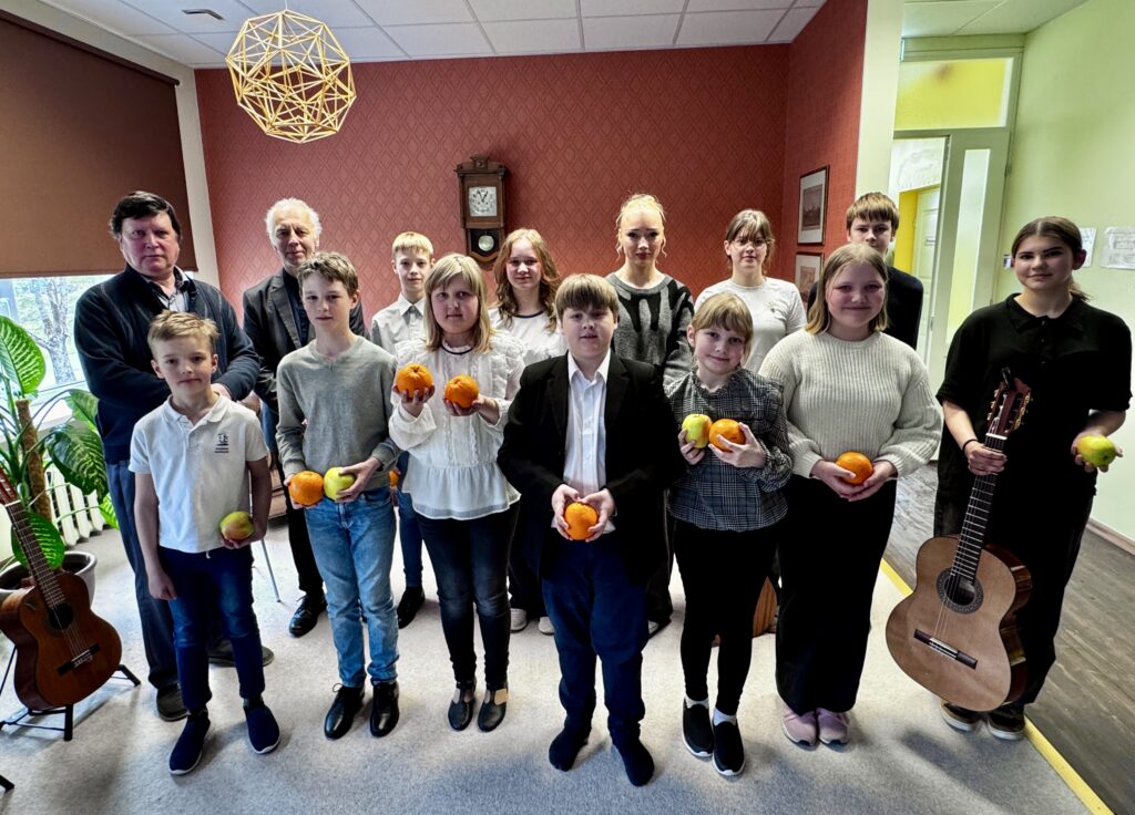3. Kitarri- ja akordioniõpilaste klassikontsert Kadrina Valla Raamatukogus 08.05.2025 Foto Anneli Meibaum (1 (20)