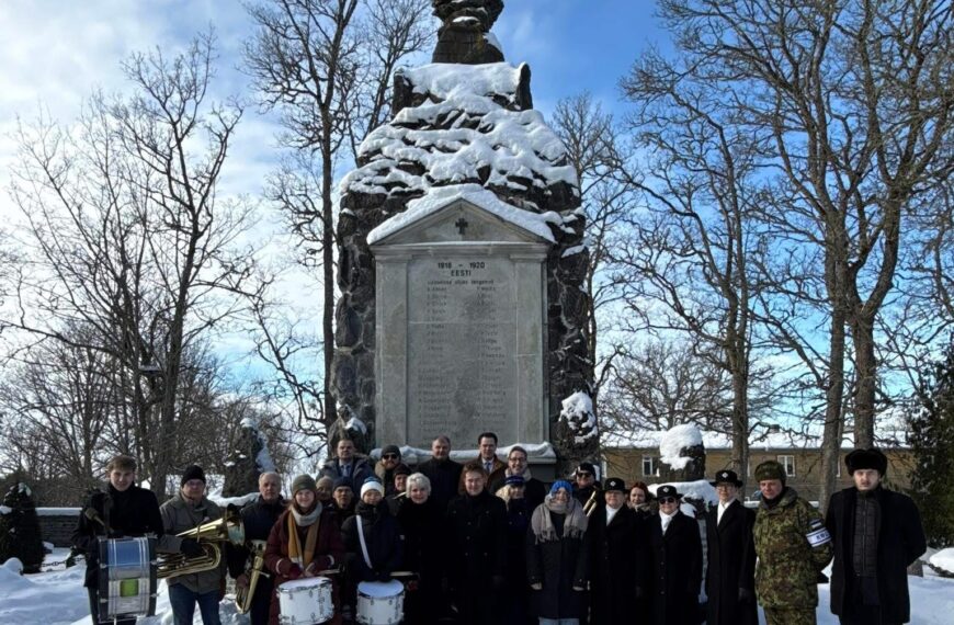 EV 108. aastapäeva mälestustseremoonia Kadrina Vabadussamba juures